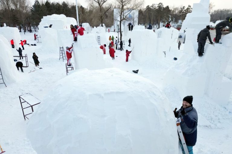 Kompetisi pahatan salju internasional Harbin 2026