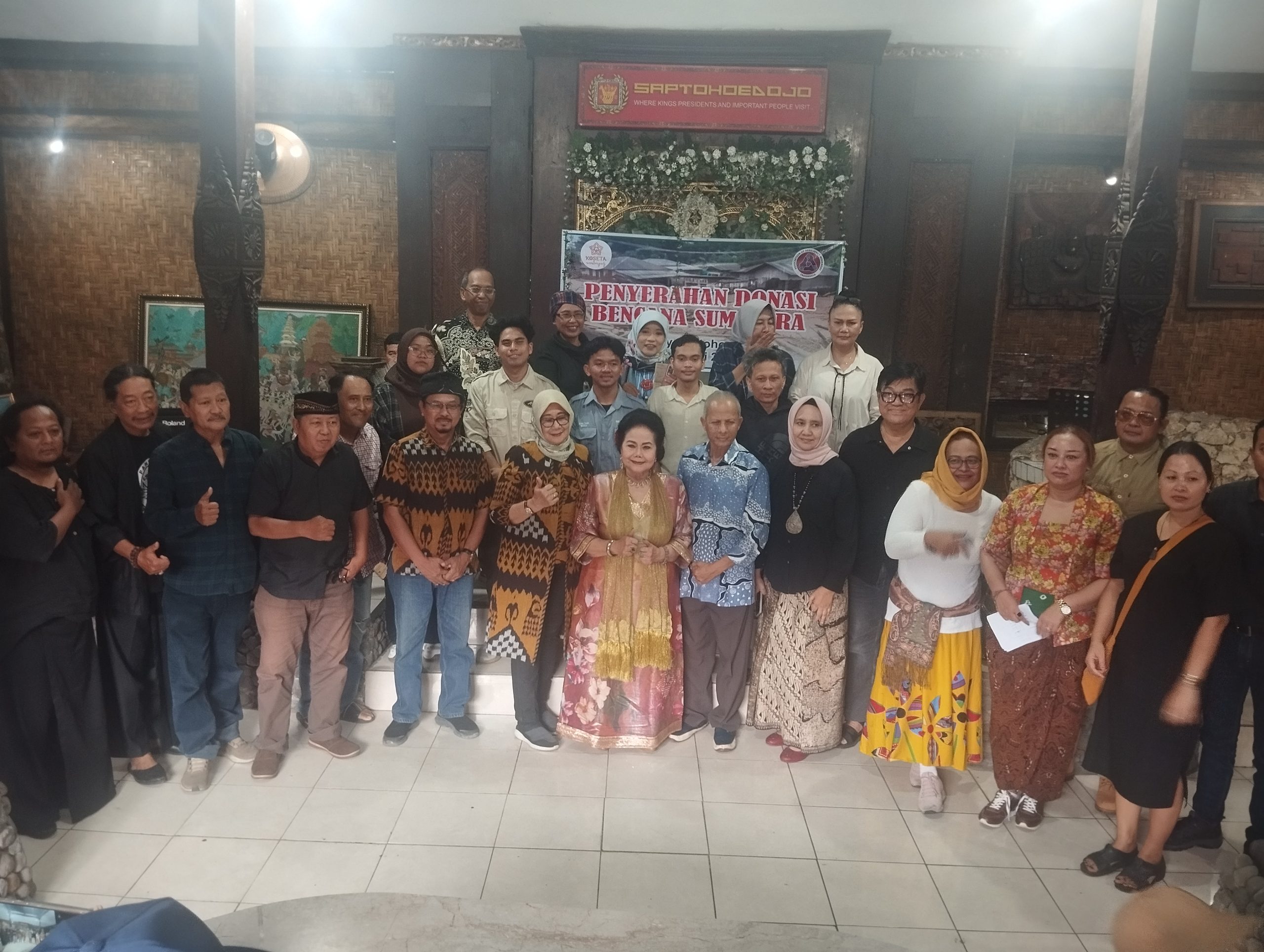 Koseta salurkan donasi rp1313 juta untuk pelajarmahasiswa terdampak bencana sumatera