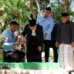 Kh maruf amin saat berziarah di makam kiai subchi di parakan temanggung