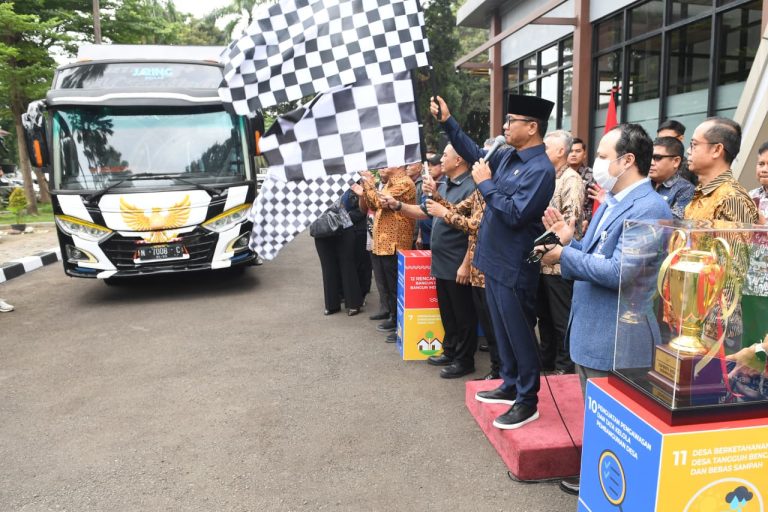 Peluncururan bus esport