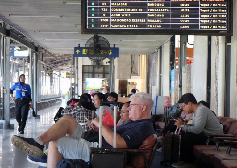 Suasana di stasiun