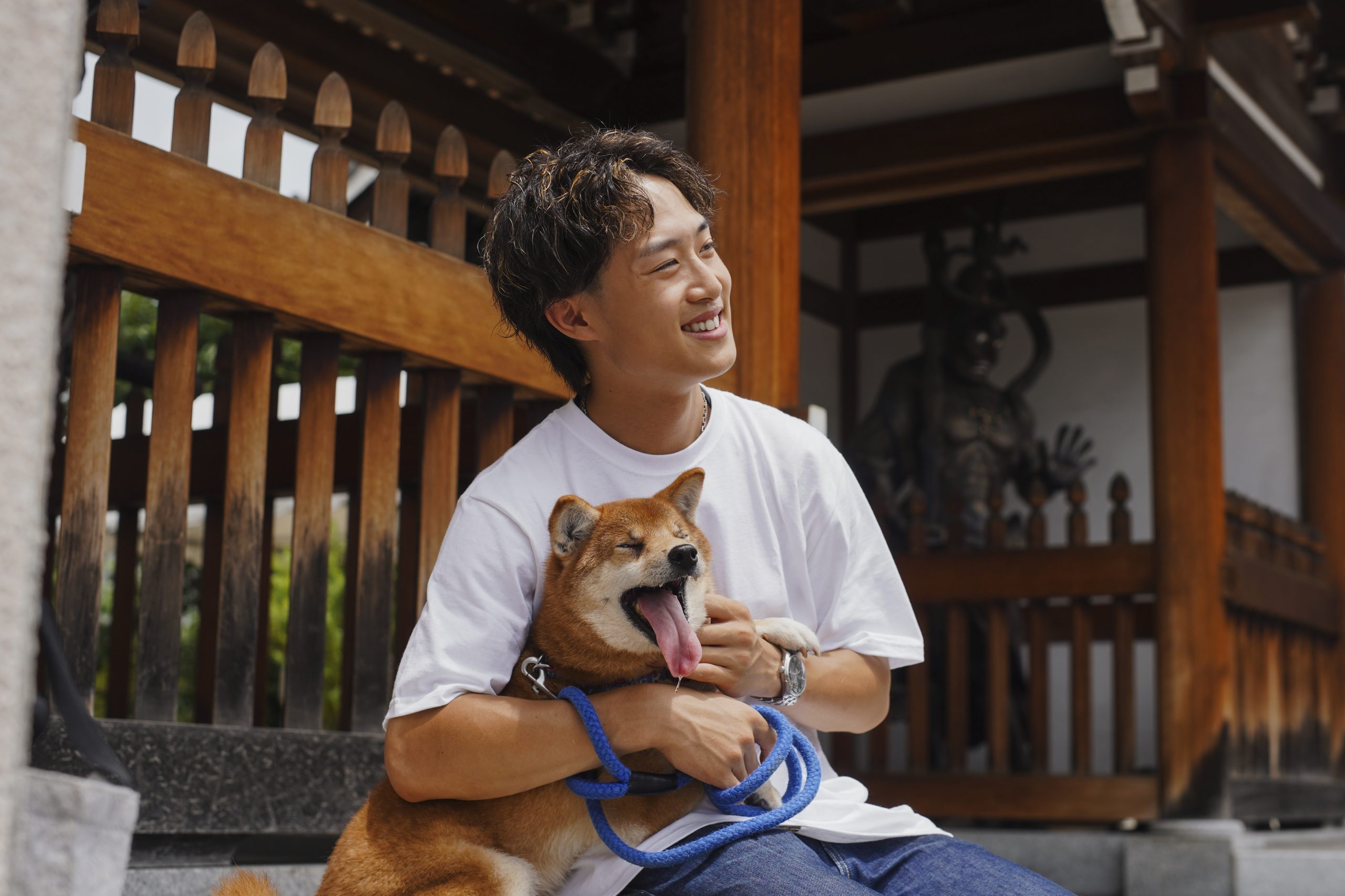 Pemilik hewan peliharaan menghabiskan waktu bersama anjingnya sebagai bentuk kasih sayang dalam peringatan national love your pet day yang mencerminkan perubahan relasi manusia dan hewan sebagai bagian dari keluarga di ruang urban catrawarta Pemilik hewan peliharaan menghabiskan waktu bersama anjingnya sebagai bentuk kasih sayang dalam peringatan national love your pet day yang mencerminkan perubahan relasi manusia dan hewan sebagai bagian dari keluarga di ruang urban