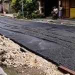 Pembangunan jalan kabupaten di kecamatan jepon blora yang masih dalam tahap pengecoran menjadi sorotan setelah seorang warga dilaporkan ke polisi karena diduga menerobos cor yang belum kering
