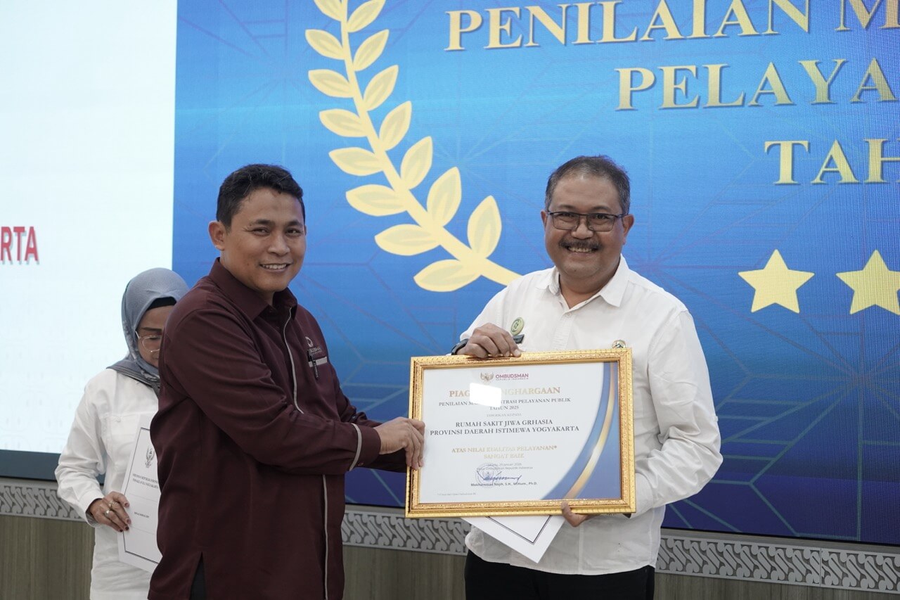 Penghargaan ombudsman kepada rsj ghrasia catrawarta