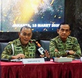 Komandan Puspom TNI Mayjen TNI Yusri Nuryanto mengungkapkan, keempat tersangka terdiri dari Kapten NDP, Lettu SL, Lettu BHW, dan Serda ES yang berasal dari unsur Angkatan Laut dan Angkatan Udara.