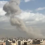 Foto israel serang iran ledakan bikin warga berlarian via reuterswana