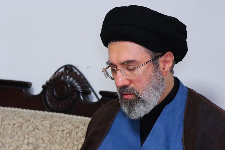 Putra Presiden Iran, Yousef Pezeshkian, menegaskan bahwa Mojtaba Khamenei berada dalam kondisi baik dan tidak mengalami masalah serius seperti yang diberitakan sejumlah media.