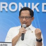 Menteri dalam negeri mendagri tito karanvian
