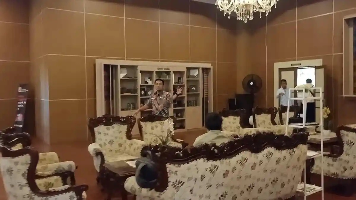 Penggeledahan fadia catrawarta