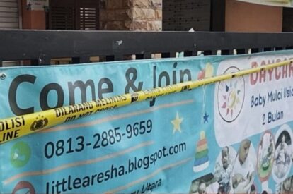 Banner reading 'Come & join' with phone number 0813-2885-9659 and blogspot URL, taped behind yellow caution tape at a storefront.