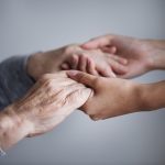 Parkinson merupakan gangguan neurodegeneratif yang terjadi akibat menurunnya produksi dopamin di otak