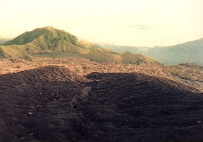 Gunung Dukono.