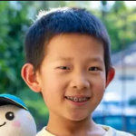 Lucas ye merancang boneka bernama rise yang akan dibawa dalam kapsul orion Dalam kondisi mikrogravitasi boneka ini akan melayang dan menjadi penanda bahwa pesawat telah memasuki fase tanpa bobot