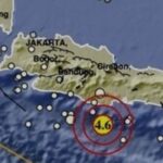 Map of western indonesia showing an offshore earthquake southeast of jakarta with magnitude 4 6 and red concentric circles marking the epicenter edge near java coast