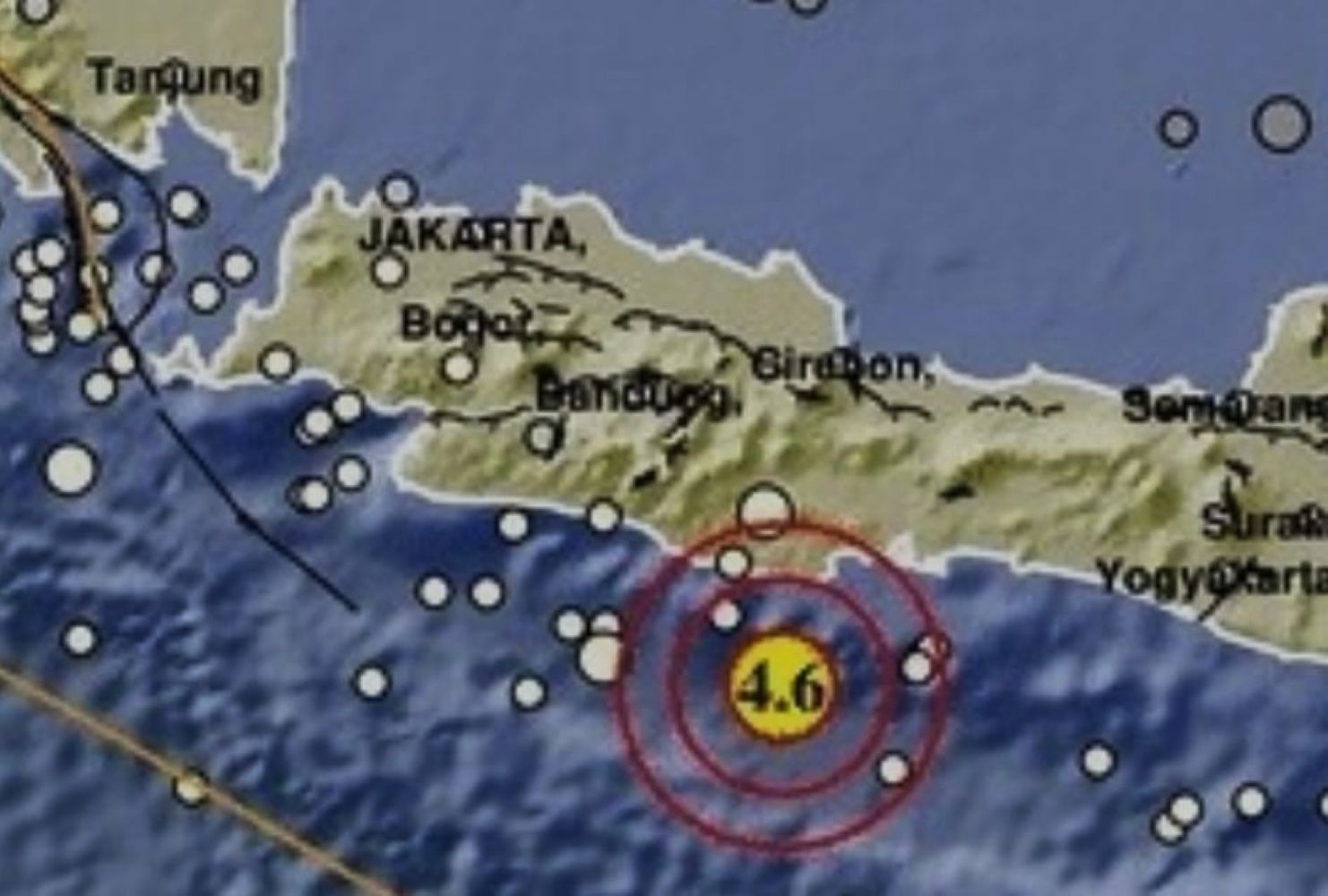 Map of western indonesia showing an offshore earthquake southeast of jakarta with magnitude 4 6 and red concentric circles marking the epicenter edge near java coast