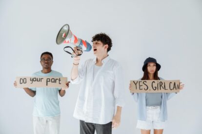 Ilustrasi perempuan harus bersatu hentikan pelecehan seksual verbal. Sumber: pexels.com