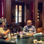 Presiden prabowo subianto berdiskusi bersama ketua pusat pelaporan dan analisis transaksi keuangan ppatk ivan yustiavandana di hambalang jawa barat minggu yang membahas evaluasi transaksi keuangan