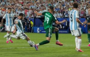 Argentina vs Aljazair, Messi Tak Terbendung