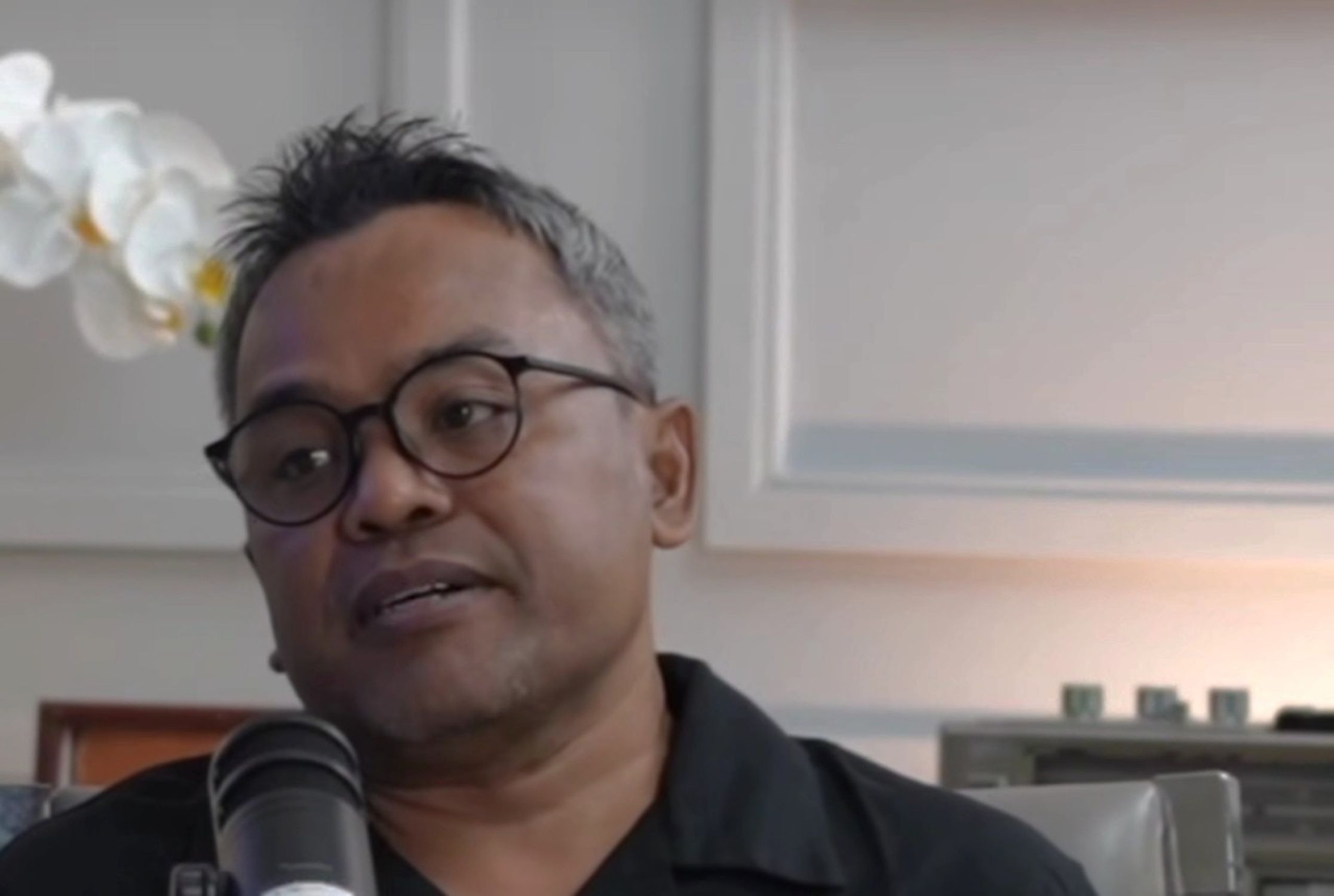 Teror aktivis pro demokrasi islah bahrawi yang dapat teror di rumahnya sumber instagram islah bahrawi