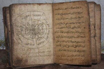 Tulisan Jawi atau Arab Melayu yang mulai digunakan sejak abad ke-14 menjadi salah satu sistem aksara penting dalam perkembangan peradaban Melayu di Nusantara.