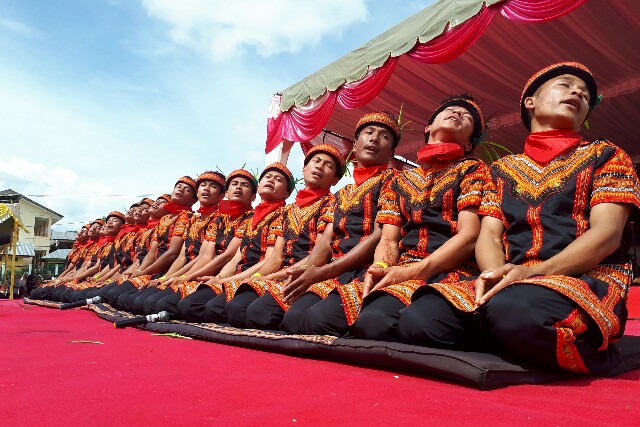 Tarisamangayo catrawarta Pertunjukkan tari saman dok disbudpar provinsi aceh
