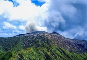 Waspada, 3 Gunung Api di Indonesia Timur Meletus Bersamaan