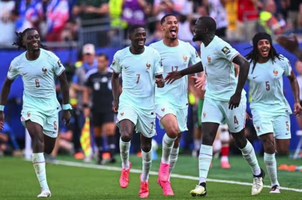 10gprancis1 catrawarta French national team players in light blue kits celebrate on the pitch after a goal running together with smiles