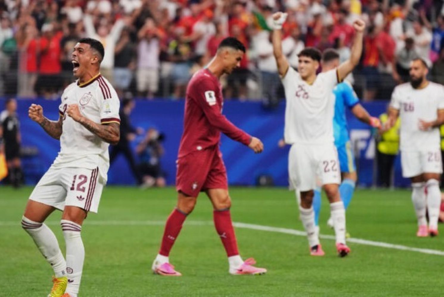 10gspanyol1 catrawarta Soccer players celebrate a goal on the field with arms raised and fans cheering in the stands behind them
