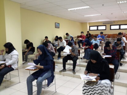 fenomena 60 ribu calon mahasiswa yang gagal melanjutkan kuliah meski telah diterima di PTN merupakan sinyal kegagalan negara dalam menjamin akses pendidikan tinggi.