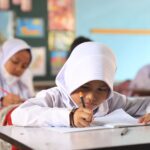 Fenomena viral penggunaan twibbon dalam kegiatan masa pengenalan lingkungan sekolah mpls yang disertai kewajiban mengunggah foto peserta didik baru bukan perkara sepele