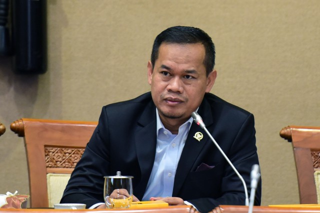 Anggota komisi xiii dpr ri rofik hananto