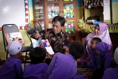 Komisi X DPR RI mendorong penerapan wajib belajar 13 tahun yang dimulai dari jenjang Pendidikan Anak Usia Dini (PAUD) melalui revisi Undang-Undang Sistem Pendidikan Nasional (RUU Sisdiknas).