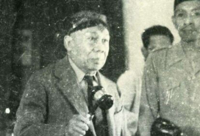 Radjiman Wedyodiningrat membuka Sidang Pleno KNIP ke V di Gedung Rakyat Indonesia di Malang, Jawa Timur, tahun 1947.