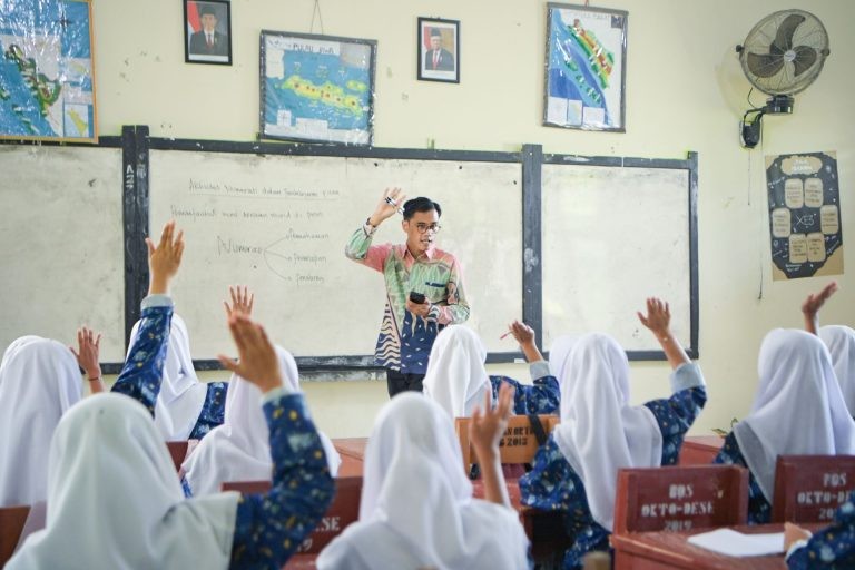 Haribelajarguru1745311720 catrawarta Ruu sisdiknas yang telah masuk program legislasi nasional prolegnas dpr ri mulai menuai beragam tanggapan dari kalangan pendidikan