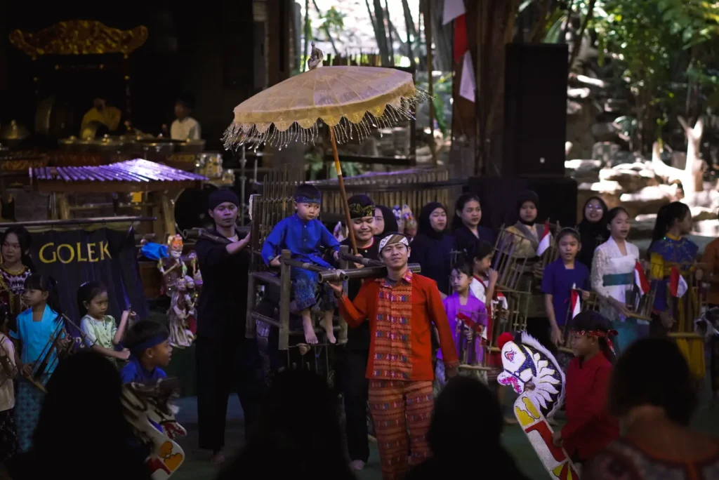 Helaran catrawarta Usulan perda penamaan berbahasa sunda dinilai menjaga identitas budaya tetapi juga memperkuat pariwisata ekonomi kreatif dan daya saing jawa barat