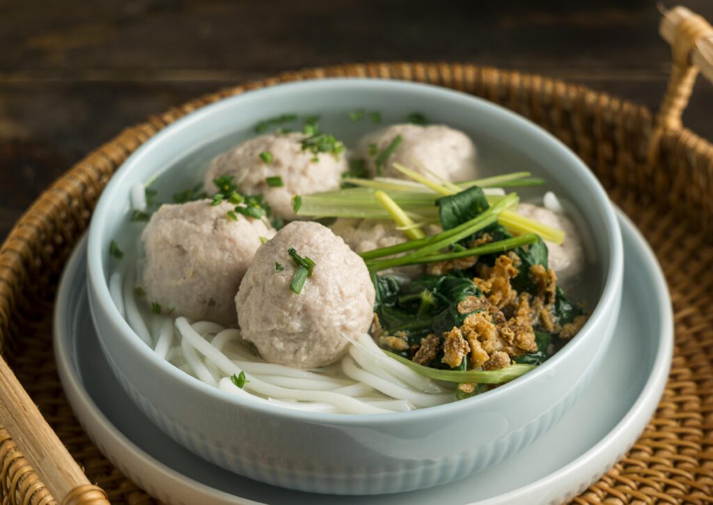 Highangledeliciousbaksobowlarrangement catrawarta Wonogiri deklarasikan diri sebagai ibukota mi ayam bakso image by freepik