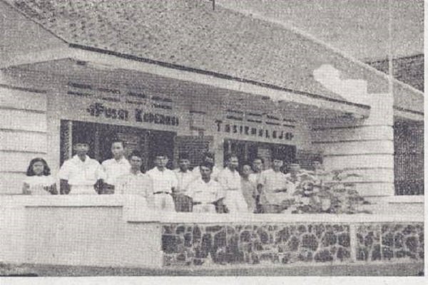 Pusat Koperasi Tasikmalaja yang jadi perlawanan terhadap ekonomi kolonial di masa penjajahan.