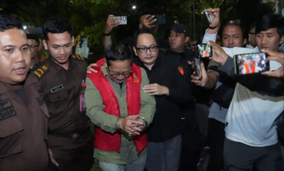 Choirul anwar saat ditahan kejati jatim