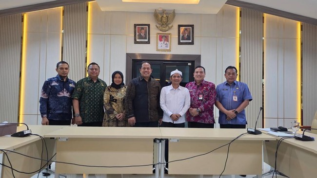 Bupati Purwakarta Saepul Bahri Binzein menjalani pemeriksaan di Kemendagri