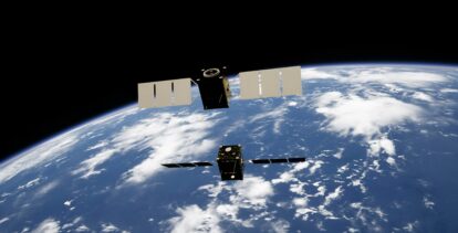 Ilustrasi satelit yang melayang di luar angkasa untuk membantu telekomunikasi.