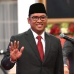 Sudaryono melambaikan tangan saat bersiap untuk dilantik menjadi wakil menteri pertanian oleh presiden joko widodo di istana negara jakarta kamis 1872024