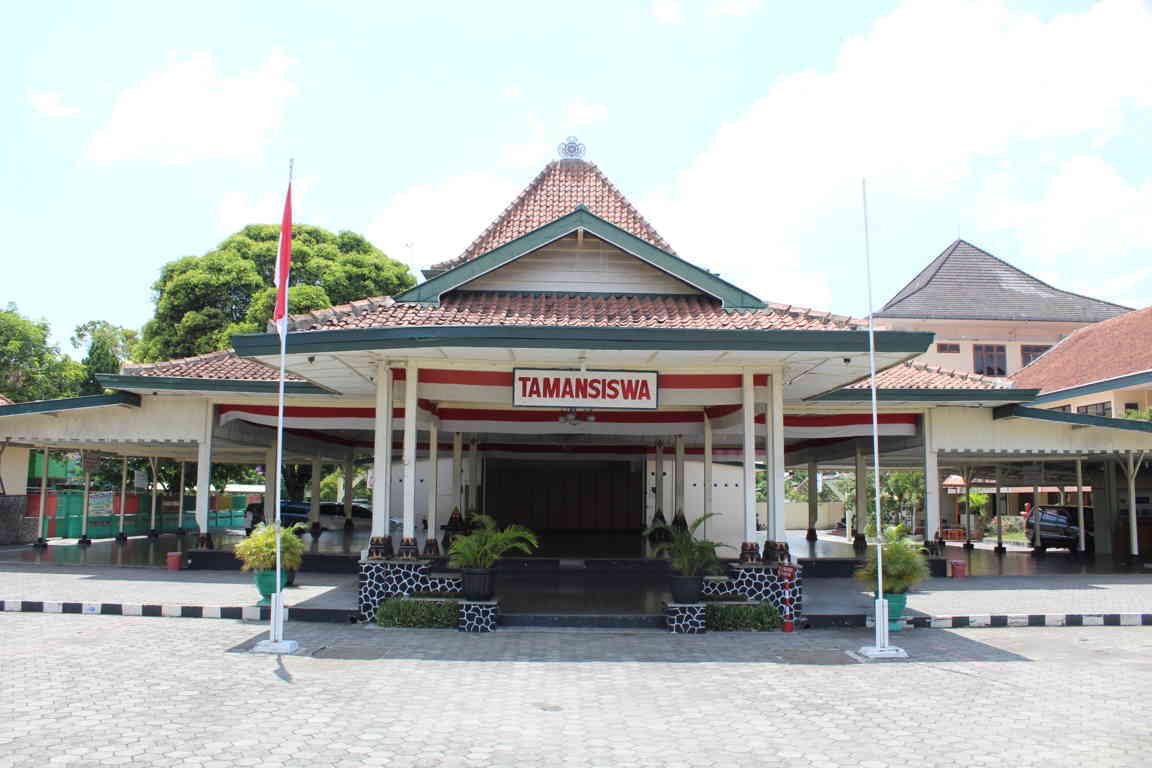 Pendopo catrawarta Lebih dari satu abad kemudian gagasan pendidikan ki hadjar dewantara dinilai tetap relevan dalam menjawab tantangan dunia pendidikan di era digital