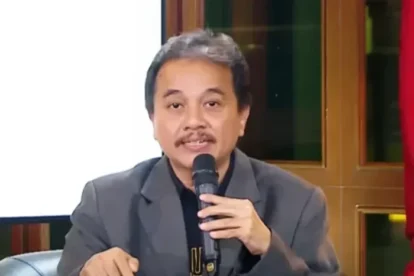 Hakim tunggal Pengadilan Negeri (PN) Jakarta Selatan, I Ketut Darpawan, mengabulkan sebagian permohonan praperadilan yang diajukan Roy Suryo terkait penggeledahan, penangkapan, dan penahanan yang dilakukan Polda Metro Jaya.