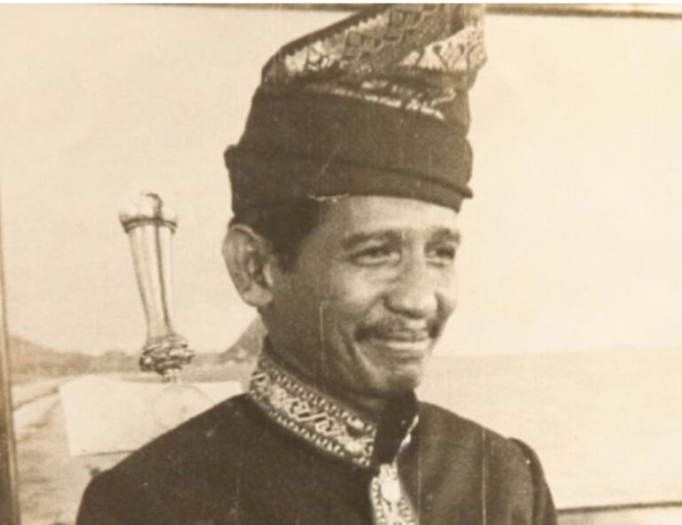 Menteri PU Ir Sutami yang menjadi simbol kesederhanaan dari kekuasaan terlama di jabatan Menteri di RI.