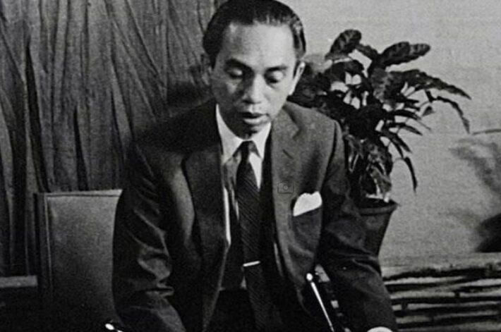 Adam malik ketika duduk di posisi menteri luar negeri