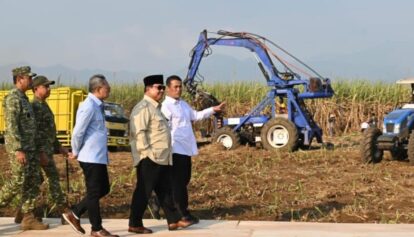 Presiden Prabowo Subianto saat menghadiri Panen Raya Serentak TNI di Lanud Abdulrachman Saleh, Malang, Jawa Timur, Jumat (17/7).