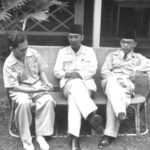 Sutan sjahrir bersama bung karno dan bung hatta duduk bersama