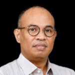 Nama bang syukur mandar atau dr Muhammad syukur mandar s H  m H  belakangan menjadi perhatian publik melalui kritik kritiknya terhadap kebijakan pemerintah