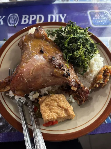 Ayam goreng bacam khas mbah tumbu di gunungkidul dok Pribadi