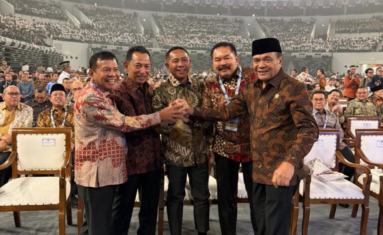 Lima Pimpinan Lembaga Negara di Harkopnas ke-79 Berfoto Bersama.